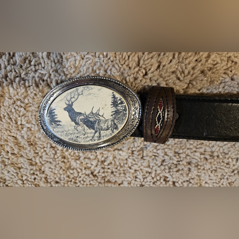 Barlow Designs Scrimshaw Oval Belt Buckle Elk with Wrangler Belt EUC